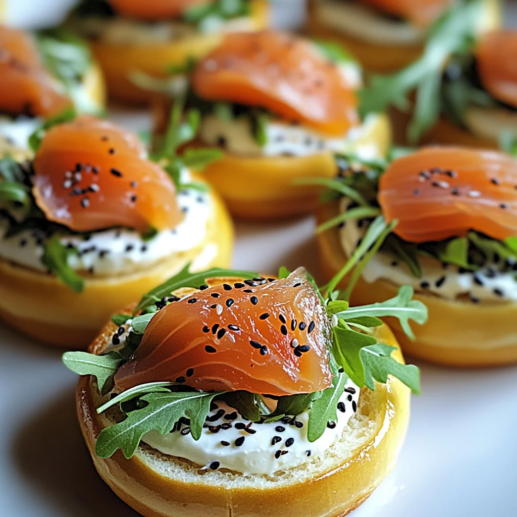 Mini-Bagels mit Räucherlachs und Rucola